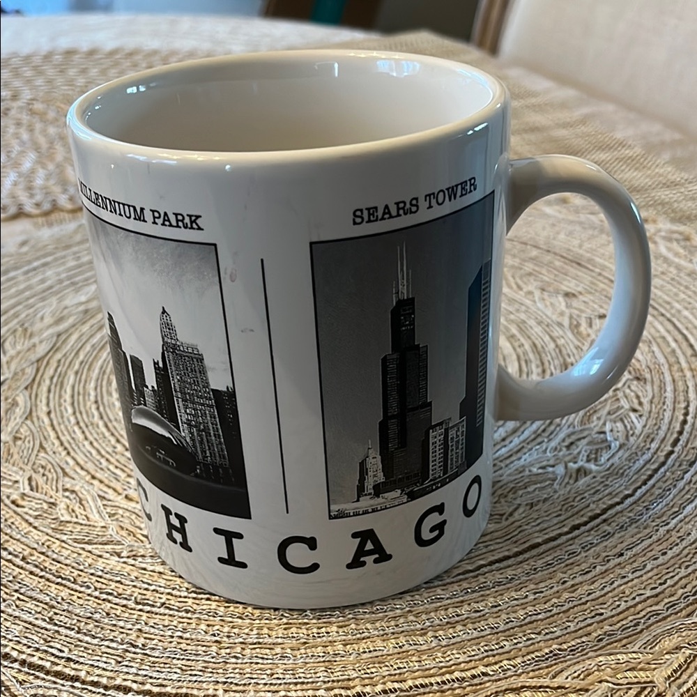 White and Black Chicago Skyline Mug by City Merchandise XL Size